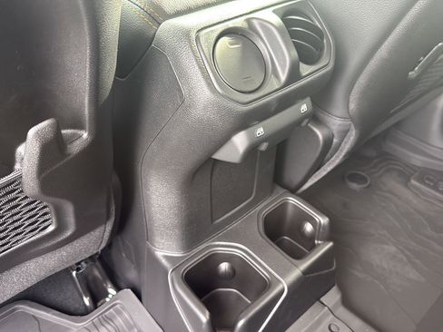 New 2025 Jeep Gladiator High Tide image 25