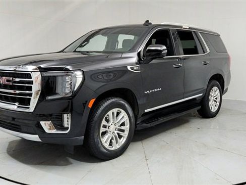 Used 2023 GMC Yukon SLT w/ SLT Luxury Package image 1