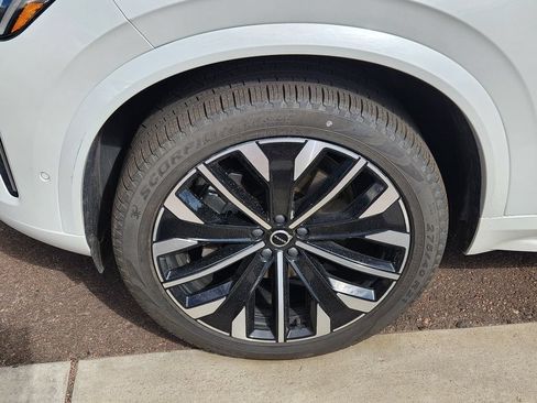 Used 2025 Volvo XC90 B6 Plus AWD/4WD image 8