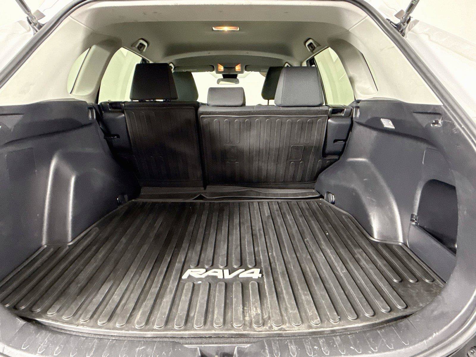 Used 2019 Toyota RAV4 LE AWD/4WD image 32