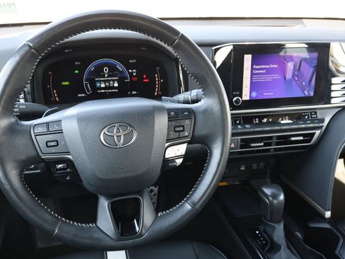 Used 2025 Toyota Camry SE w/ Convenience Package AWD/4WD image 17