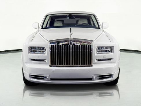 Used 2016 Rolls-Royce Phantom Sedan image 21