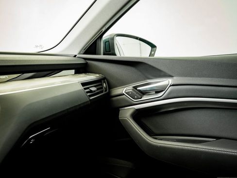 Used 2021 Audi e-tron Premium w/ Convenience Plus Package image 38