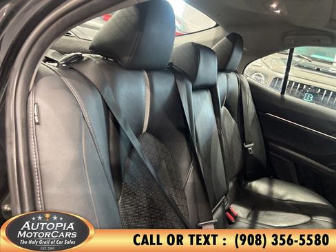 Used 2018 Toyota Camry XLE FWD image 16