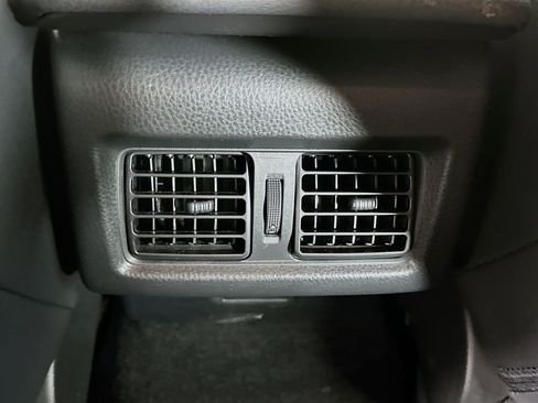 Used 2025 Toyota Camry SE image 27