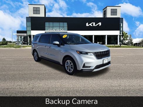 Certified 2023 Kia Carnival LX image 3