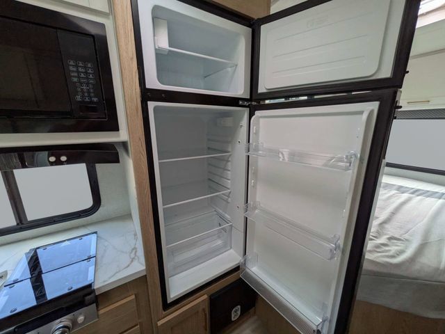Used 2025 Chevrolet Express 3500 w/ RV Package RWD image 33