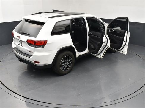 Used 2017 Jeep Grand Cherokee Trailhawk w/ Trailhawk Luxury Group image 30