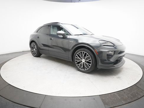 Used 2024 Porsche Macan 4 Electric image 9