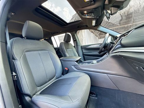 New 2025 Jeep Grand Cherokee L Laredo image 31