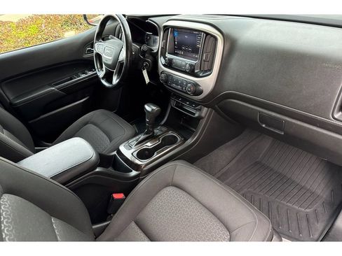 Used 2020 GMC Canyon SLE image 17