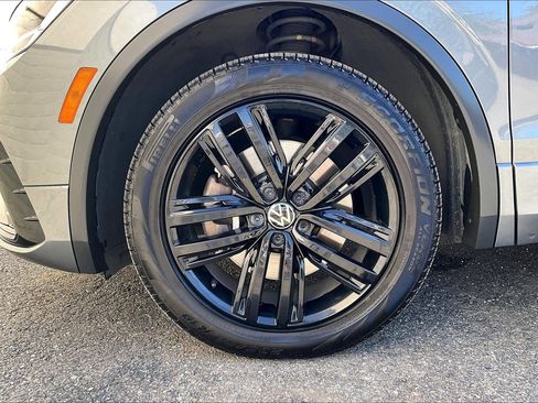 Used 2022 Volkswagen Tiguan SE R-Line image 8