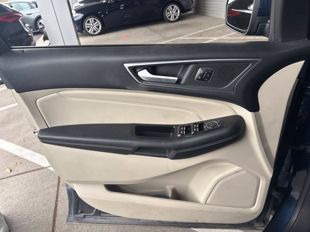 Used 2017 Ford Edge Titanium w/ Technology Package AWD/4WD image 5