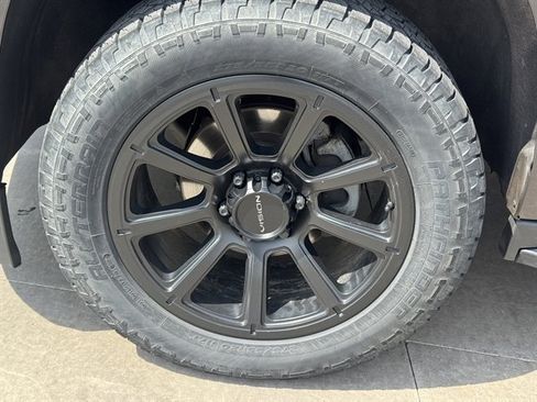 Used 2018 Chevrolet Suburban LT AWD/4WD image 9
