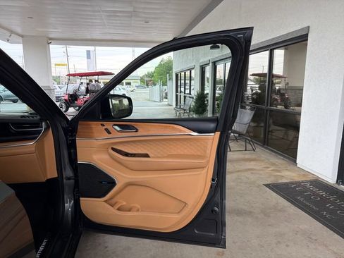 Used 2022 Jeep Grand Cherokee Summit AWD/4WD image 25