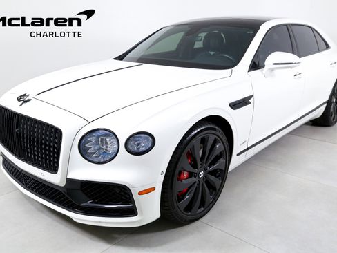 Used 2021 Bentley Flying Spur W12 image 1