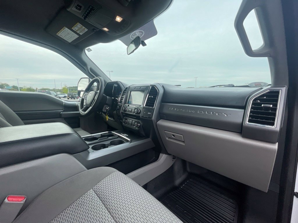 Used 2017 Ford F250 XLT w/ XLT Premium Package AWD/4WD image 11