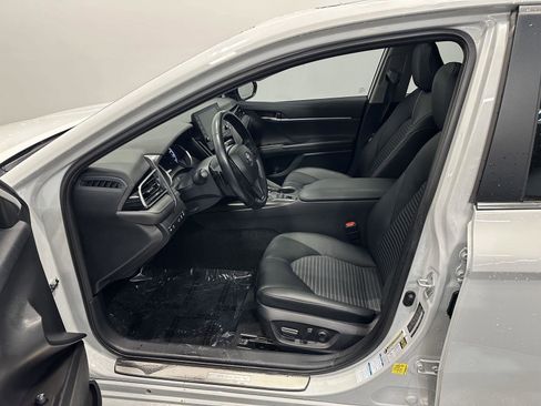 Used 2023 Toyota Camry SE image 13