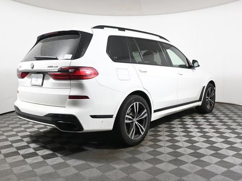 Used 2022 BMW X7 xDrive40i w/ M Sport Package AWD/4WD image 7