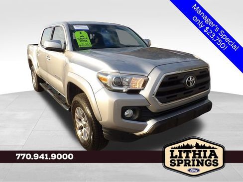 Used 2017 Toyota Tacoma TRD Sport image 1
