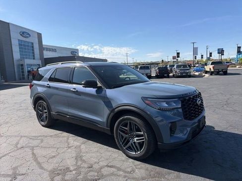 Used 2025 Ford Explorer ST AWD/4WD image 2