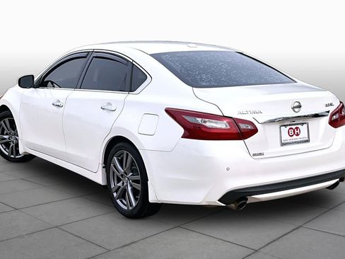 Used 2018 Nissan Altima 3.5 SL FWD image 12