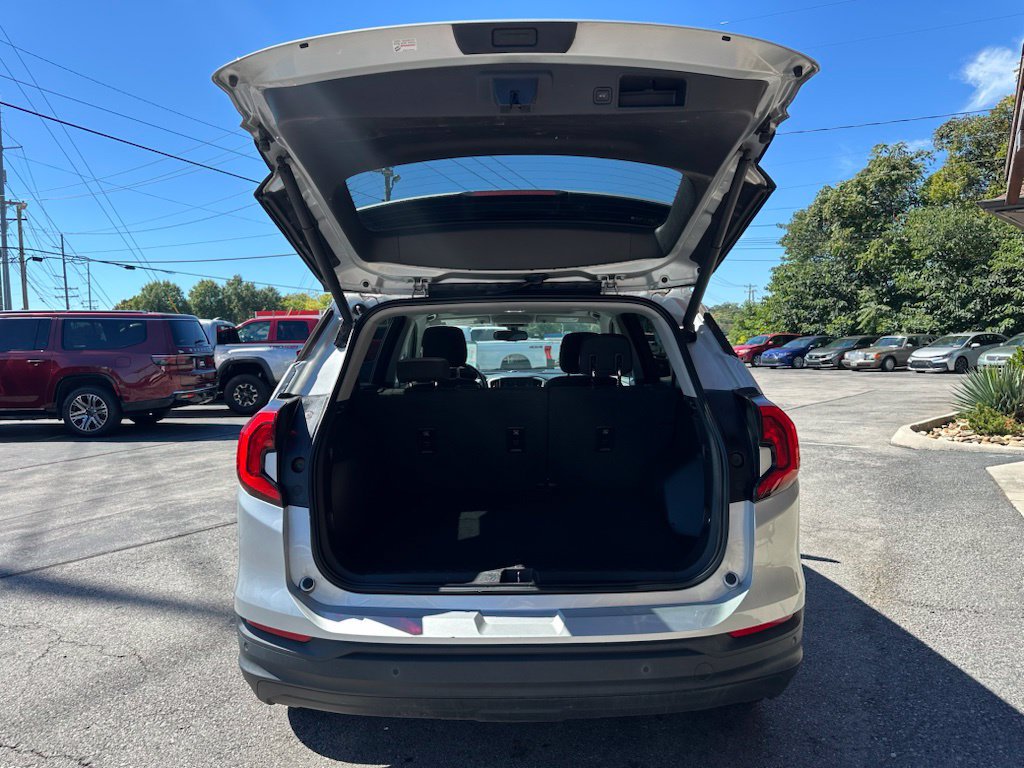 Used 2019 GMC Terrain SLE w/ Driver Convenience Package FWD image 6