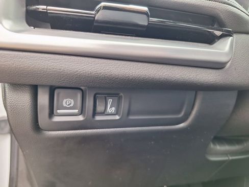 Used 2024 Cadillac XT4 Premium Luxury image 21