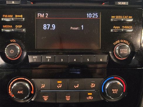 Used 2016 Nissan Rogue S image 25