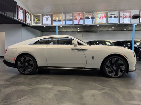 Used 2025 Rolls-Royce Spectre w/ Spectre Launch Package AWD/4WD image 4