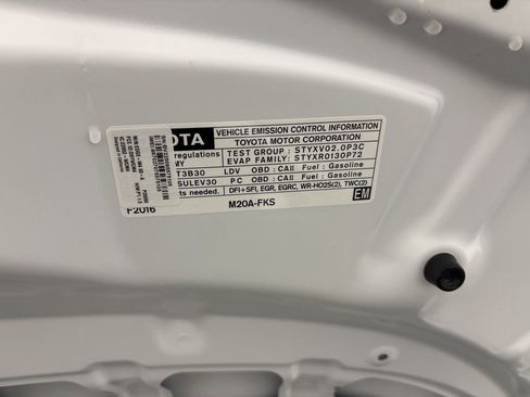 Used 2025 Toyota Corolla LE image 30