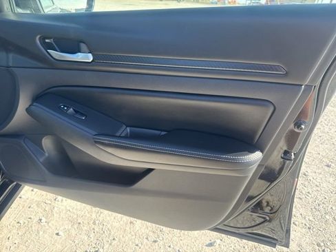 Used 2024 Nissan Altima 2.5 SV FWD image 17