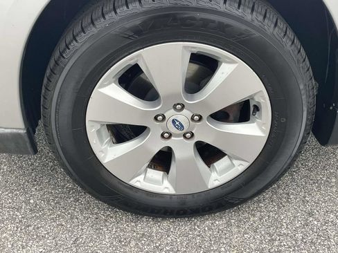 Used 2011 Subaru Outback 2.5i Limited AWD/4WD image 4