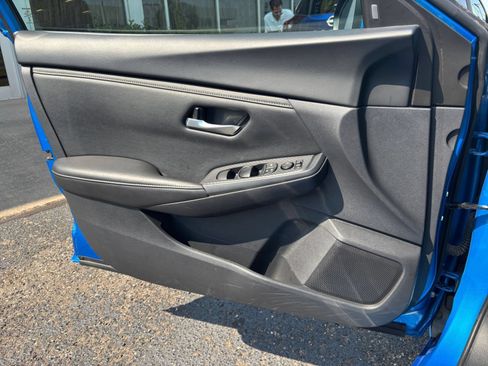 Used 2025 Nissan Sentra SV FWD image 15