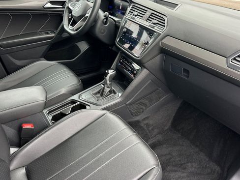 Used 2023 Volkswagen Tiguan SE FWD image 17