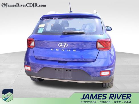 Used 2025 Hyundai Venue SEL FWD image 16