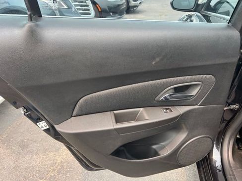 Used 2015 Chevrolet Cruze LT FWD image 12