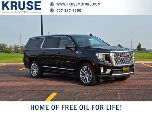 Used 2022 GMC Yukon XL Denali image 1