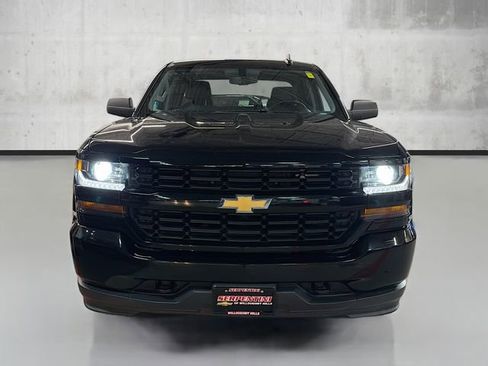 Used 2019 Chevrolet Silverado 1500 Custom w/ Custom Convenience Package image 2