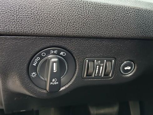 Used 2019 Chrysler 300 Limited image 21