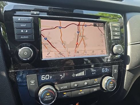 Used 2019 Nissan Rogue SV w/ Premium Package FWD image 15