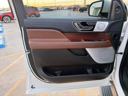 Used 2023 Lincoln Navigator Reserve image 10