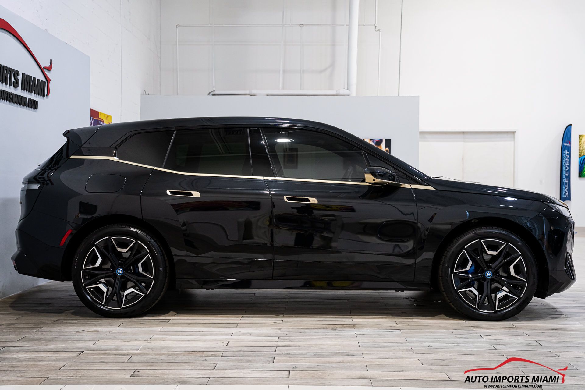 Used 2024 BMW iX xDrive50 w/ Sport Package AWD/4WD image 26