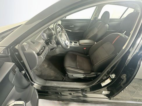 Used 2025 Nissan Sentra SR FWD image 13