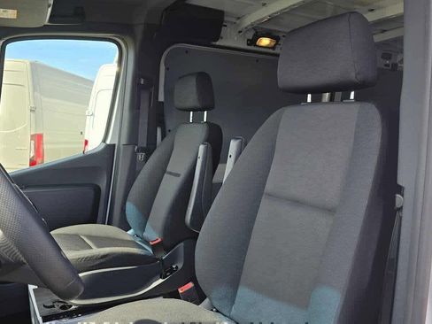 Used 2025 Mercedes-Benz Sprinter 2500 image 24