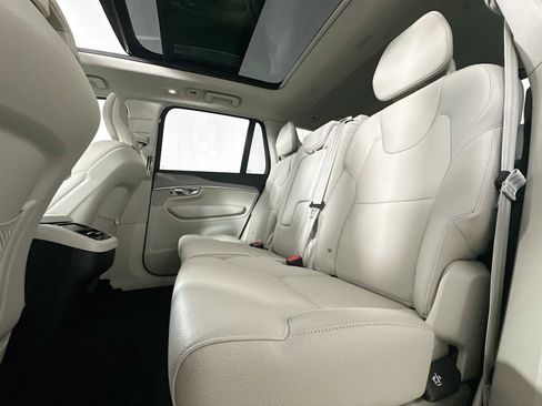Used 2025 Volvo XC90 B5 Plus image 23