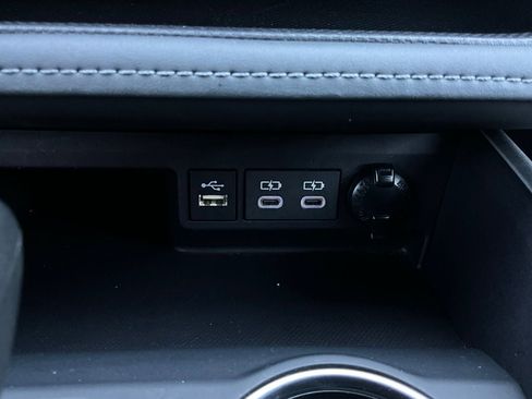 Used 2025 Toyota Highlander LE image 27