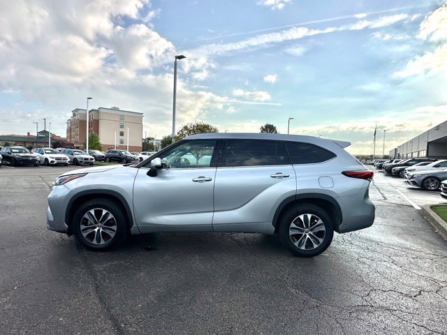 Used 2021 Toyota Highlander XLE FWD image 7