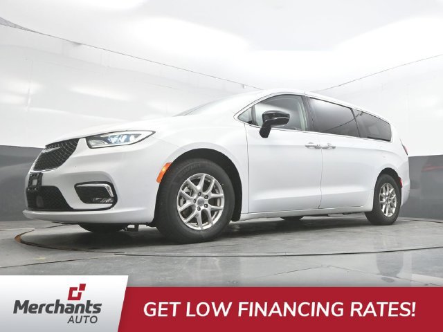 Used 2024 Chrysler Pacifica Touring-L FWD image 35