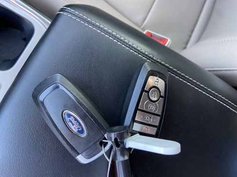 Used 2020 Ford Explorer XLT w/ Equipment Group 202A AWD/4WD image 44